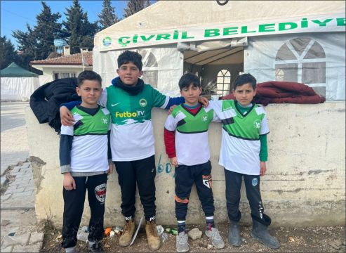 YEŞİL ÇİVRİL BELEDİYE SPOR DEPREMZEDELERLE BİR ARAYA GELDİ