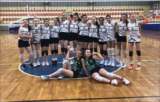 KÜÇÜK KIZ VOLEYBOL TAKIMI İKİNCİ MAÇTAN DA GALİBİYETLE AYRILDI