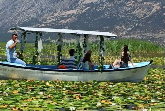 SERASERLİ’DE SU PAPATYALARI AÇTI TEKNE TURU İÇİN SAYILI GÜNLER KALDI