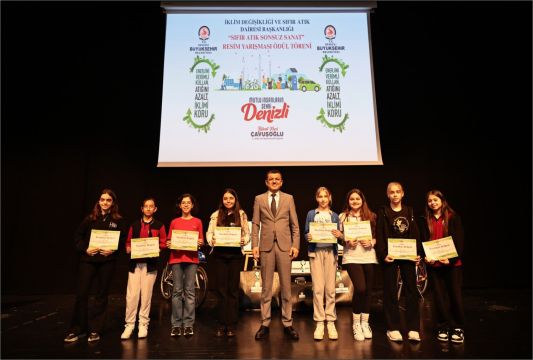 "Sıfır Atık Sonsuz Sanat" Yarışmasında Genç Yetenekler Ödüllerini Aldı