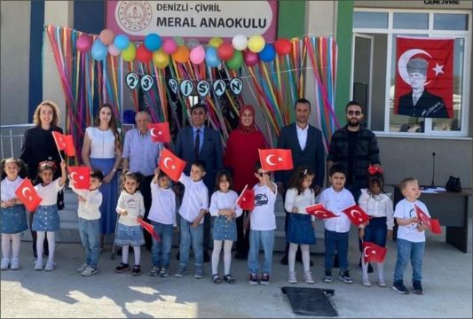 MİNİK ÖĞRENCİLER ÇOCUK BAYRAMINI  KUTLADI