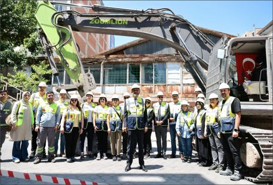 Başkan Çavuşoğlu İlk Kepçeyi Vurdu  Yeni Spor Kompleksi Yolda