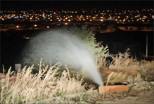 Saatlerce Müdahale Edilmeyen Borudan Tonlarca Su Boşa Aktı !