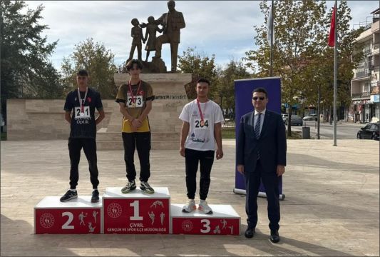 Kaymakam Cıdıroğlu, Okul Sporları Kapsamındaki Kros Koşusu Ödül Törenine Katıldı