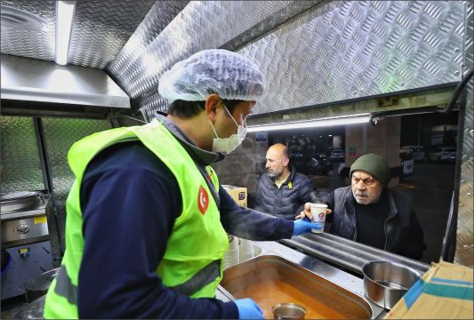 Otogarda Yolculara Sahur İkramı