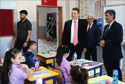 Çivril’de Yeni Eğitim Yılı İlk Ders Heyecanıyla Başladı Çivril’de Okullarda İlk Ders Zili Çaldı